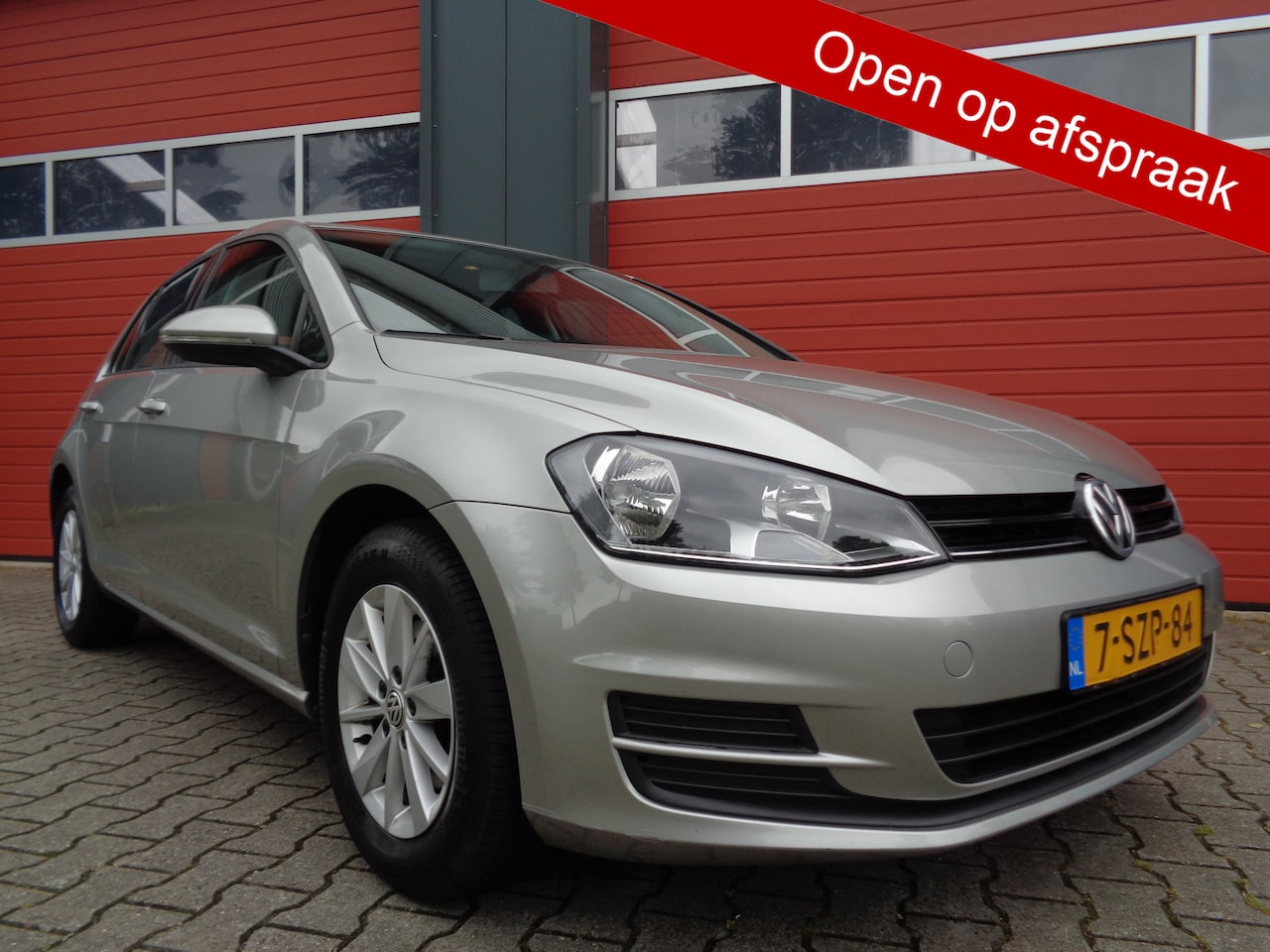 Volkswagen Golf - 1.2 TSI Comfortline 1.2 TSI Comfortline,Clima,Cruise,Trekhaak,Dealer onderhouden! - AutoWereld.nl