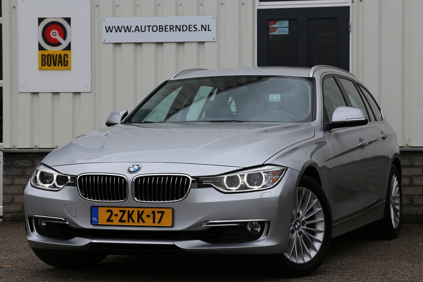 BMW 3-serie Touring - 320i High Executive*NL-Auto*Perfect Onderh.*Leder/Stoelverw./Gr. Navi/Keyless Entry+Go/LED - AutoWereld.nl