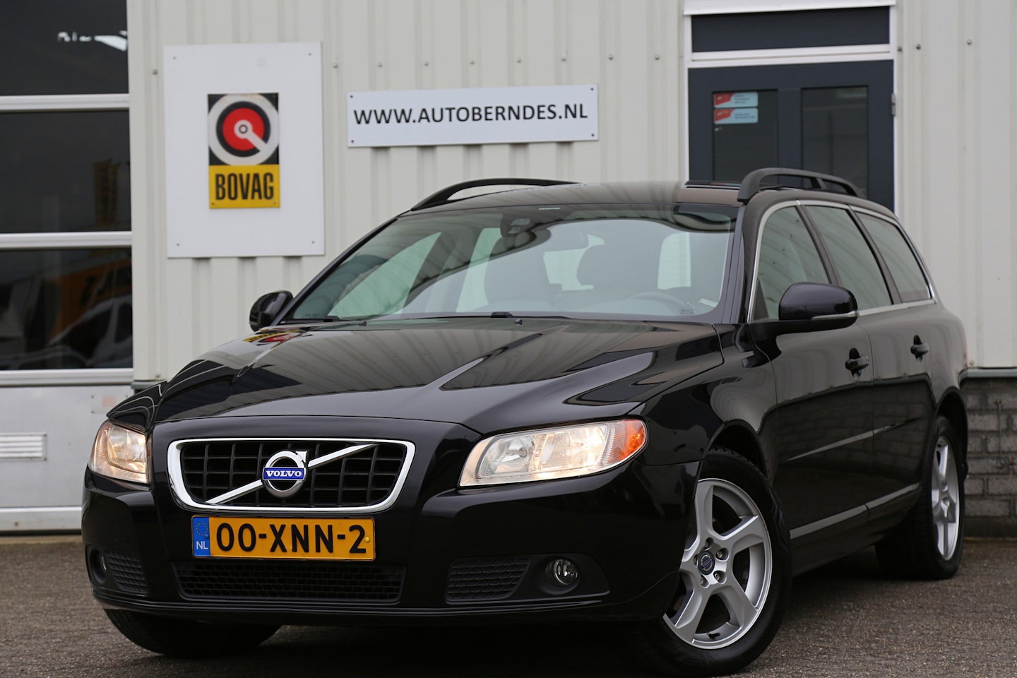Volvo V70 - 1.6 T4 Momentum*Perfect Onderh.*NL-Auto*Trekhaak/Navi/Leder/Cruise-Control/Climate-Control - AutoWereld.nl