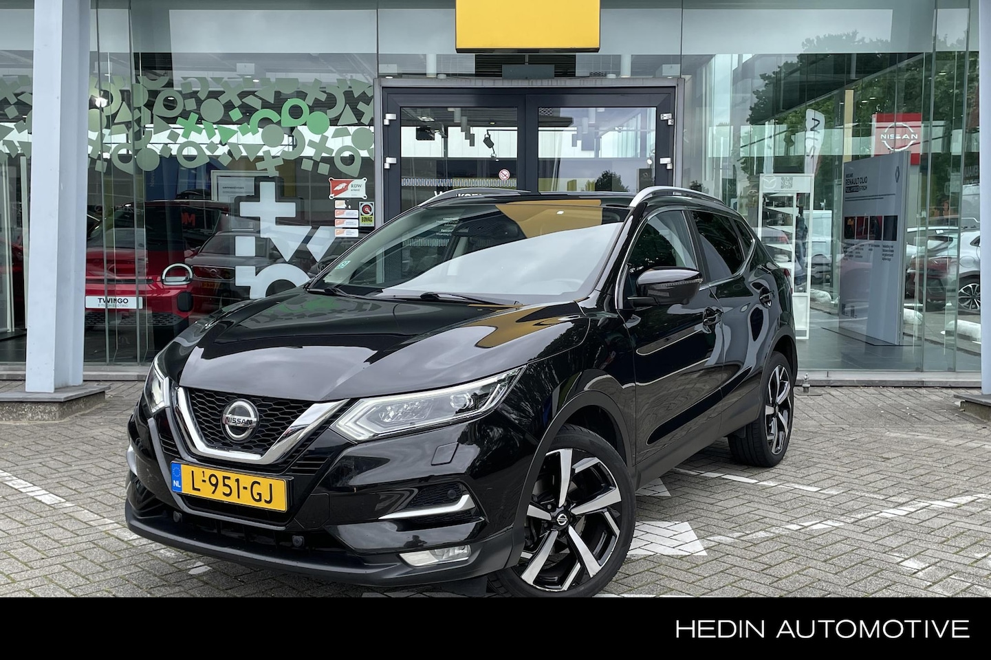 Nissan Qashqai - 1.3 DIG-T Premium Edition | Leder | Stoelverwarming | 360 Camera | Keyless | Panorama dak - AutoWereld.nl
