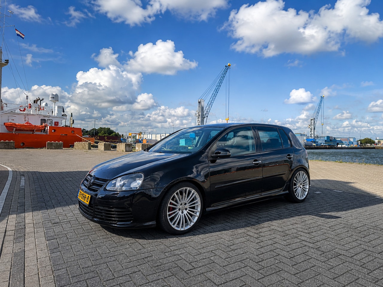 Volkswagen Golf - 1.4 R32 PAKKET - NW APK - AIRCO - CARPLAY - SUBWOOFER - POP AND BANGS - STREETPIPE - - AutoWereld.nl