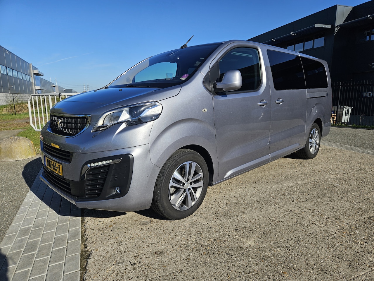 Peugeot Traveller - 2.0 BlueHDi 180 Business Long S&S Autm 7 zits geel kenteken.Marge auto - AutoWereld.nl
