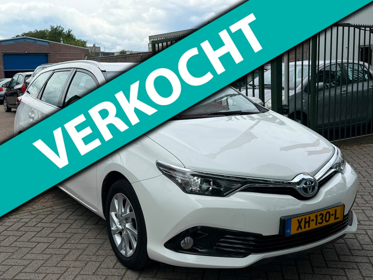 Toyota Auris Touring Sports - 1.8 Hybrid Aspiration 2e eigenaar dealer onderhouden achteruit camera navigatie cruis cont - AutoWereld.nl