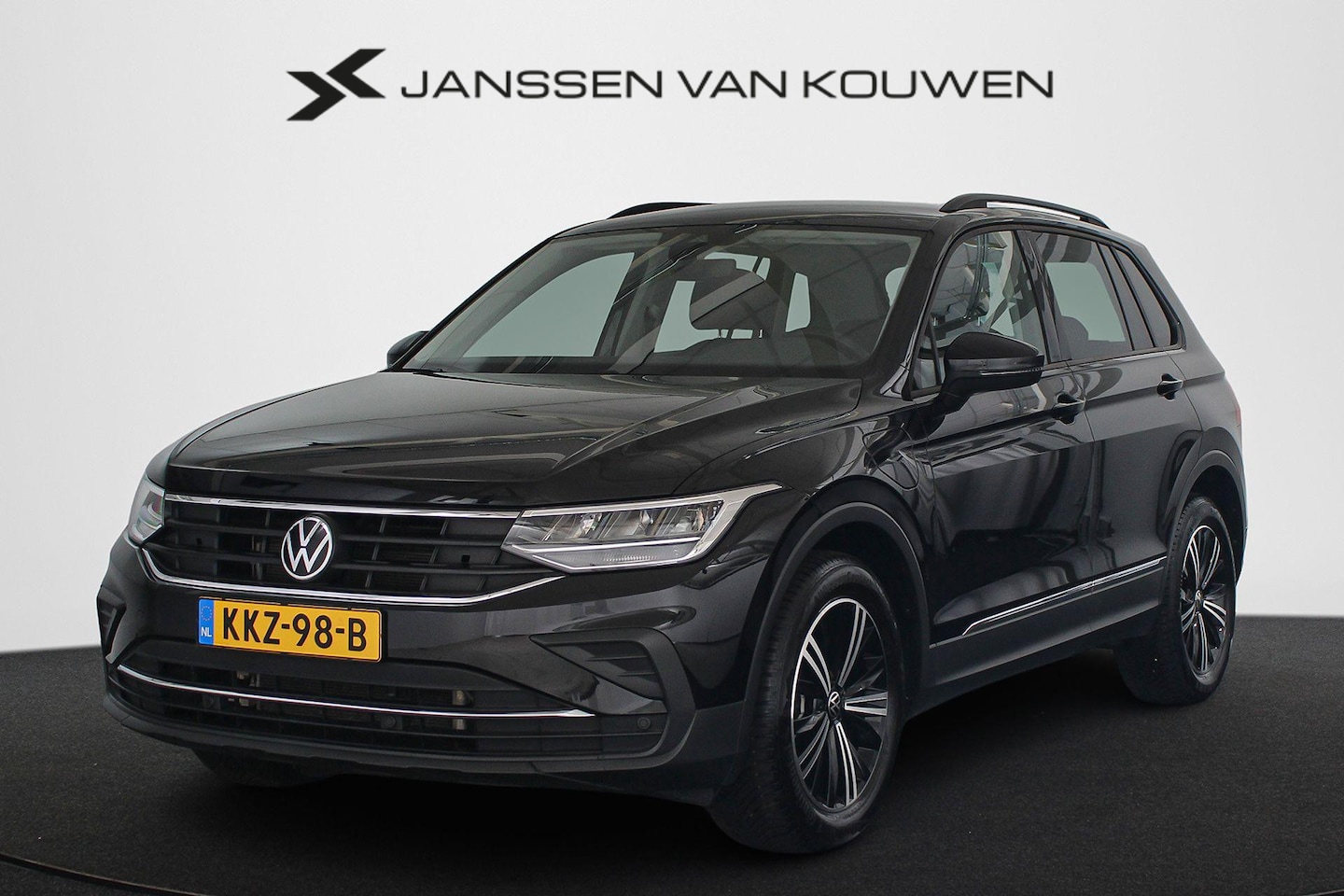 Volkswagen Tiguan - 1.4 TSI eHybrid Life Stoel-Stuurverwarming Achteruitrijcamera Apple CarPlay - AutoWereld.nl