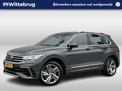 Volkswagen Tiguan - 1.4 TSI eHybrid R-Line Business+ / Digitaal dashboard / Zwenkbare trekhaak / Navigatie / C
