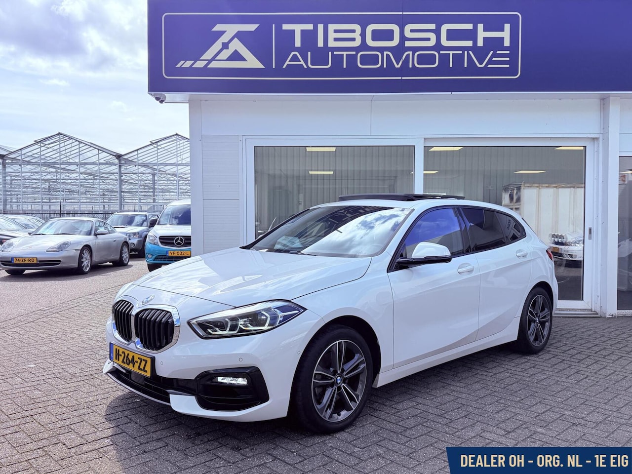 BMW 1-serie - 118i Sport-Line AUT. Pano Leder Head-up Keyless - AutoWereld.nl