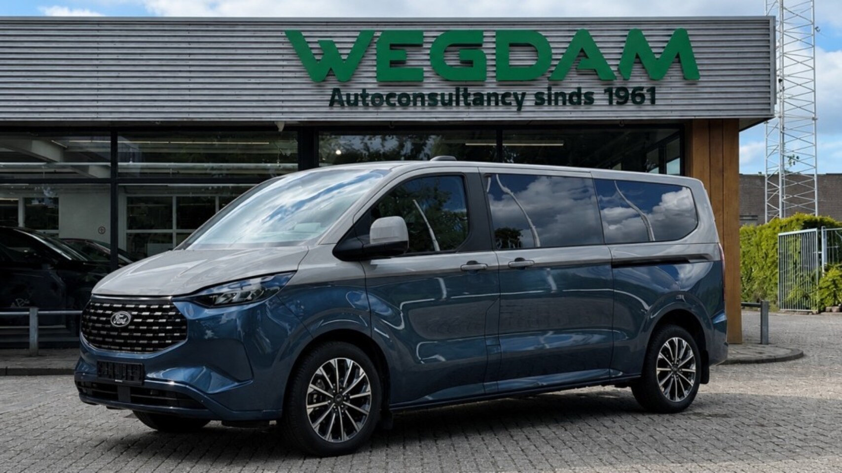 Ford Model T - 2.5 PHEV 340 L2 TITANIUM X 8p VIP bus LUXURY/LCD binnensp/ adp. LED - AutoWereld.nl