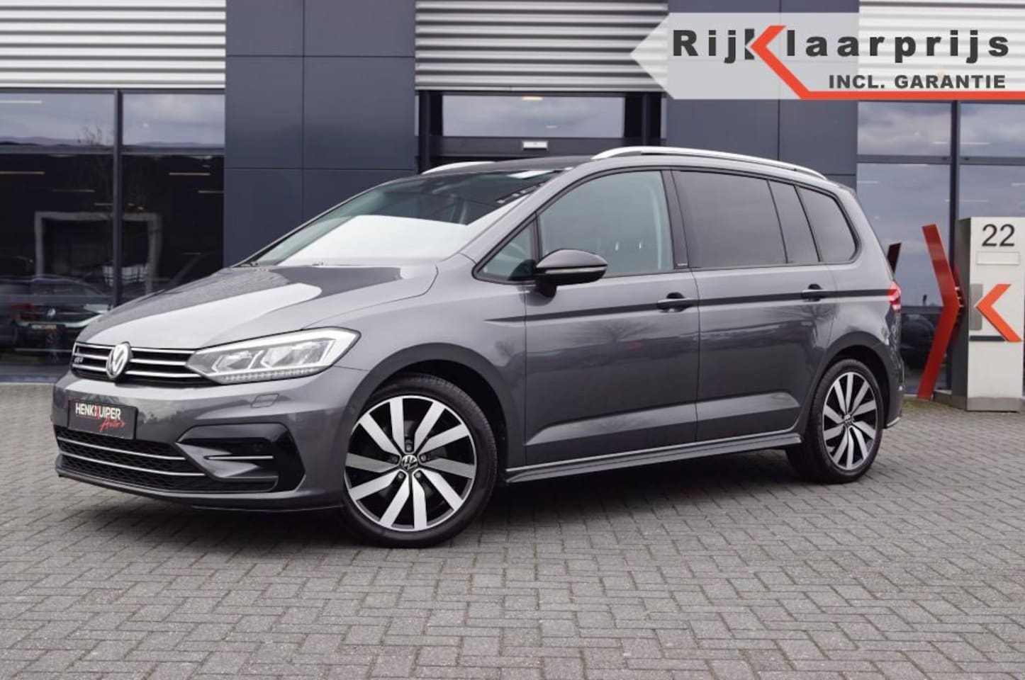Volkswagen Touran - 1.5 TSI DSG R-Line / 7 persoons/ Navi / Camera / LED/ PDC/App-Connect - AutoWereld.nl