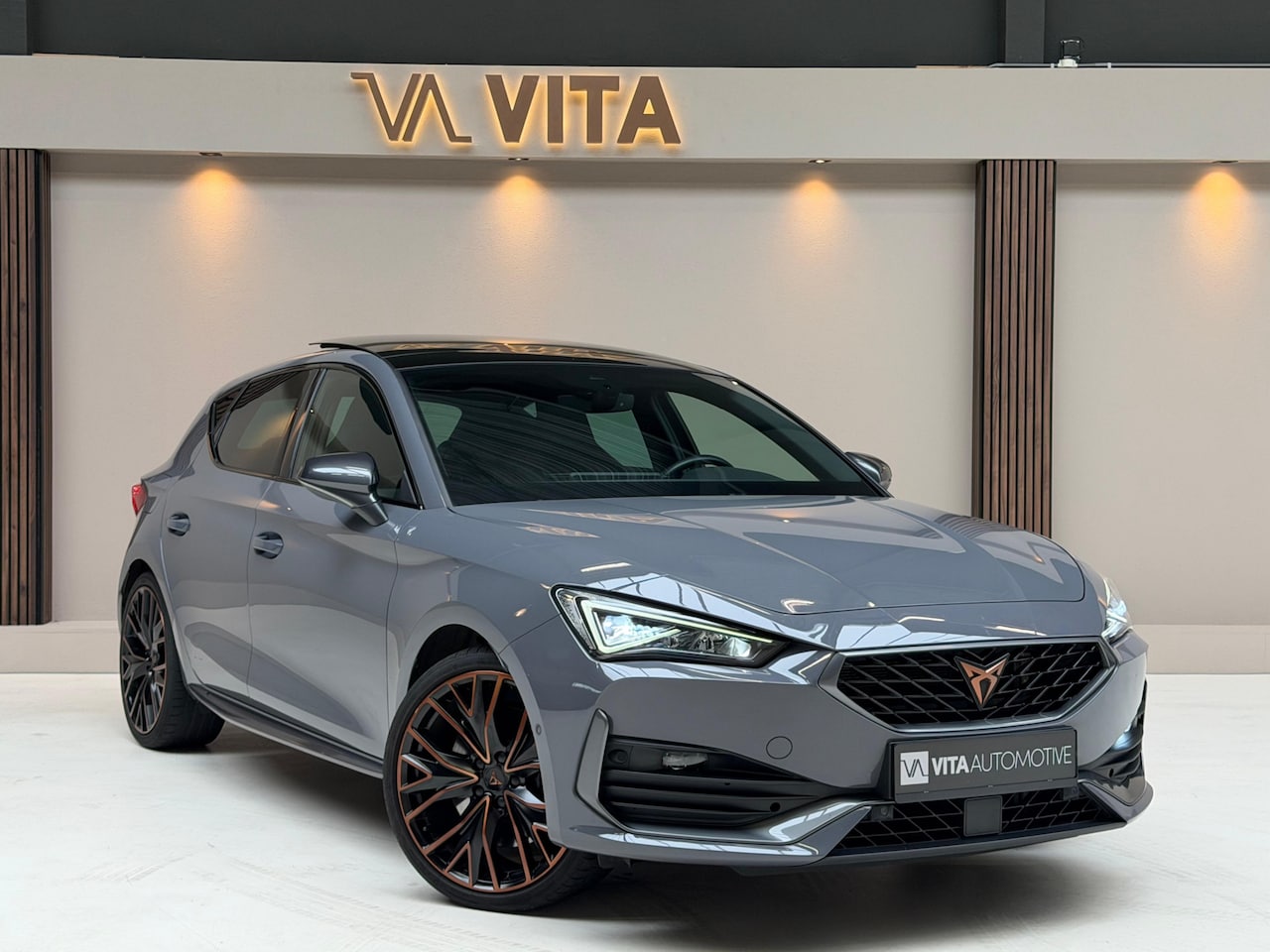 CUPRA Leon - 1.4 e-Hybrid VZ Performance Nardo Grey|Pano|Camera|Sfeerverlichting|Stuurverwarming - AutoWereld.nl