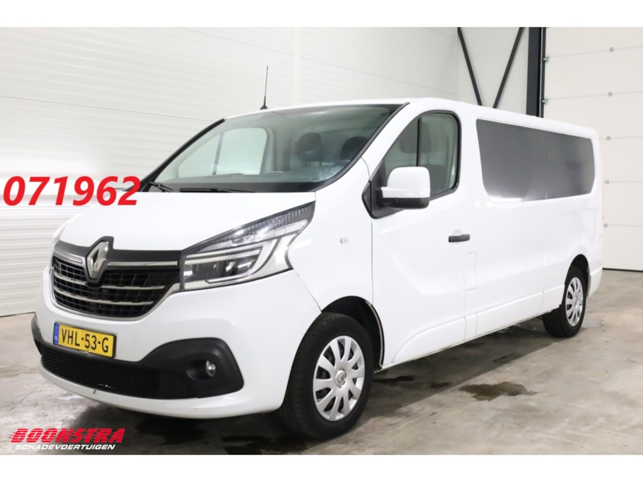 Renault Trafic - 2.0 dCi 120 L2-H1 LED Navi Airco Cruise PDC 141.056 km! - AutoWereld.nl
