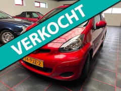 Toyota Aygo - 1.0-12V Aspiration Red Navigator Automaat