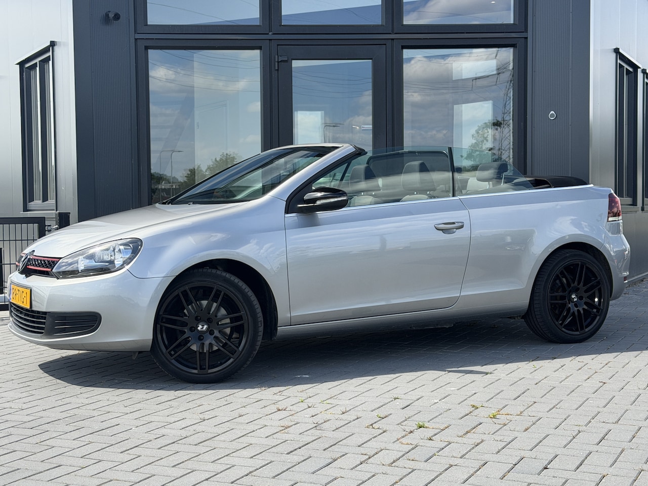 Volkswagen Golf Cabriolet - 1.2 TSI BlueMotion Airco | Cruise | Parkeercamera | Nwe APK - AutoWereld.nl