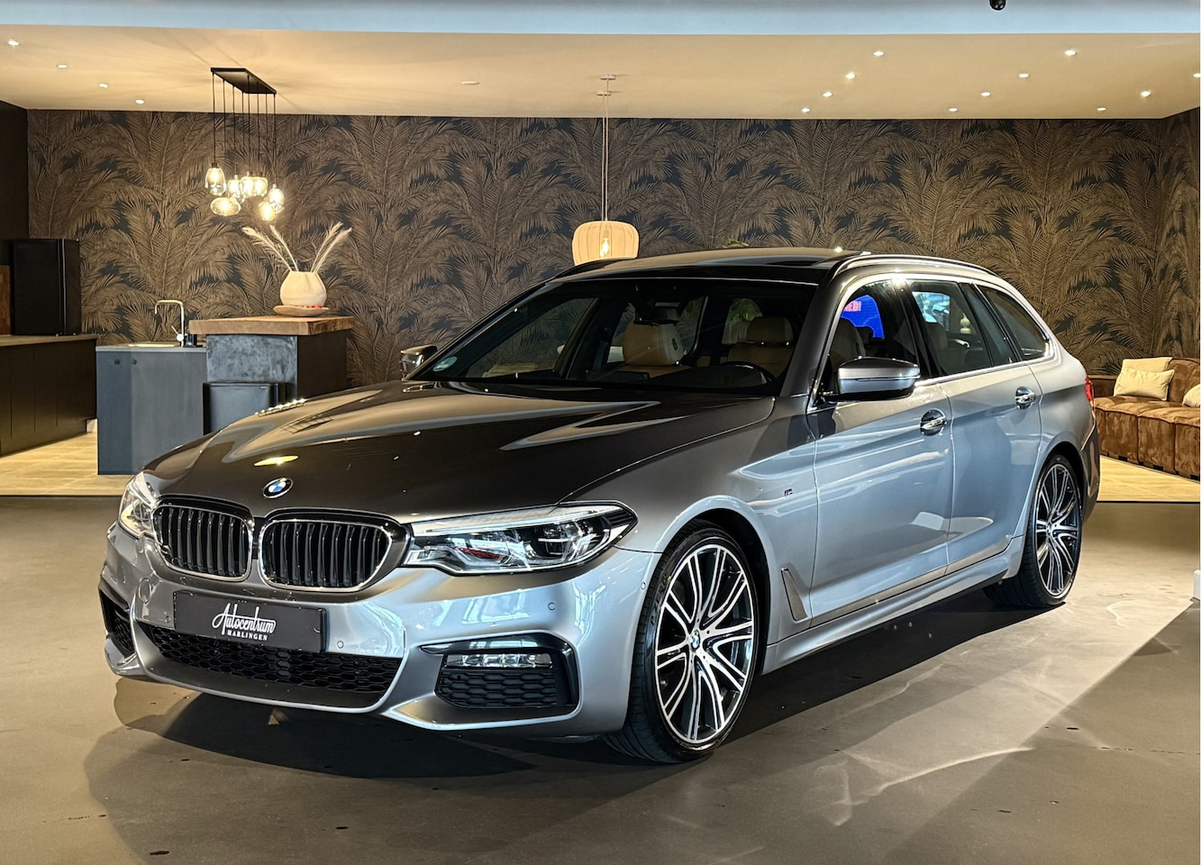 BMW 5-serie Touring - 520i M-Sportpakket I 20" I Pano I Head-Up - AutoWereld.nl