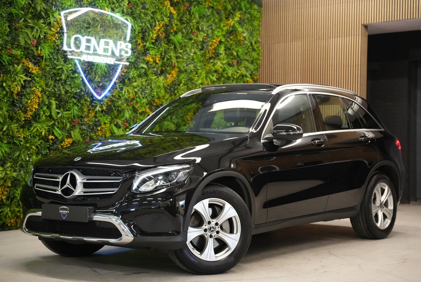 Mercedes-Benz GLC-klasse - 250 4MATIC Premium AMG / Pano / Trekhaak / Camera - AutoWereld.nl