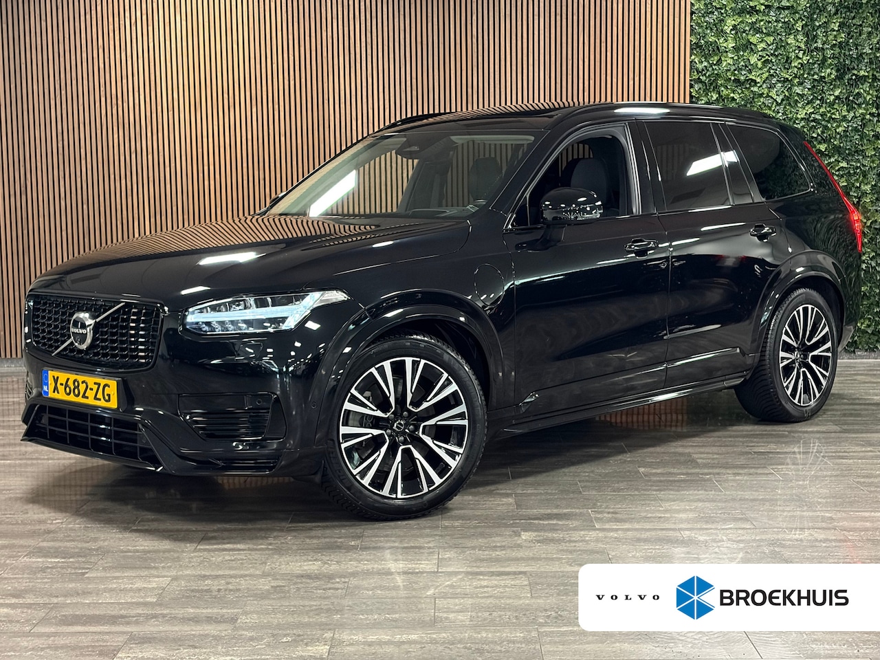 Volvo XC90 - T8 AWD Recharge Ultra Dark | Luchtvering | Trekhaak | 360 Camera | Head-Up Display | Harma - AutoWereld.nl