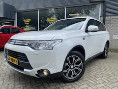 Mitsubishi Outlander - 2.0 PHEV Executive Edition XLine Camera/Trekhaak/Rocksford audio