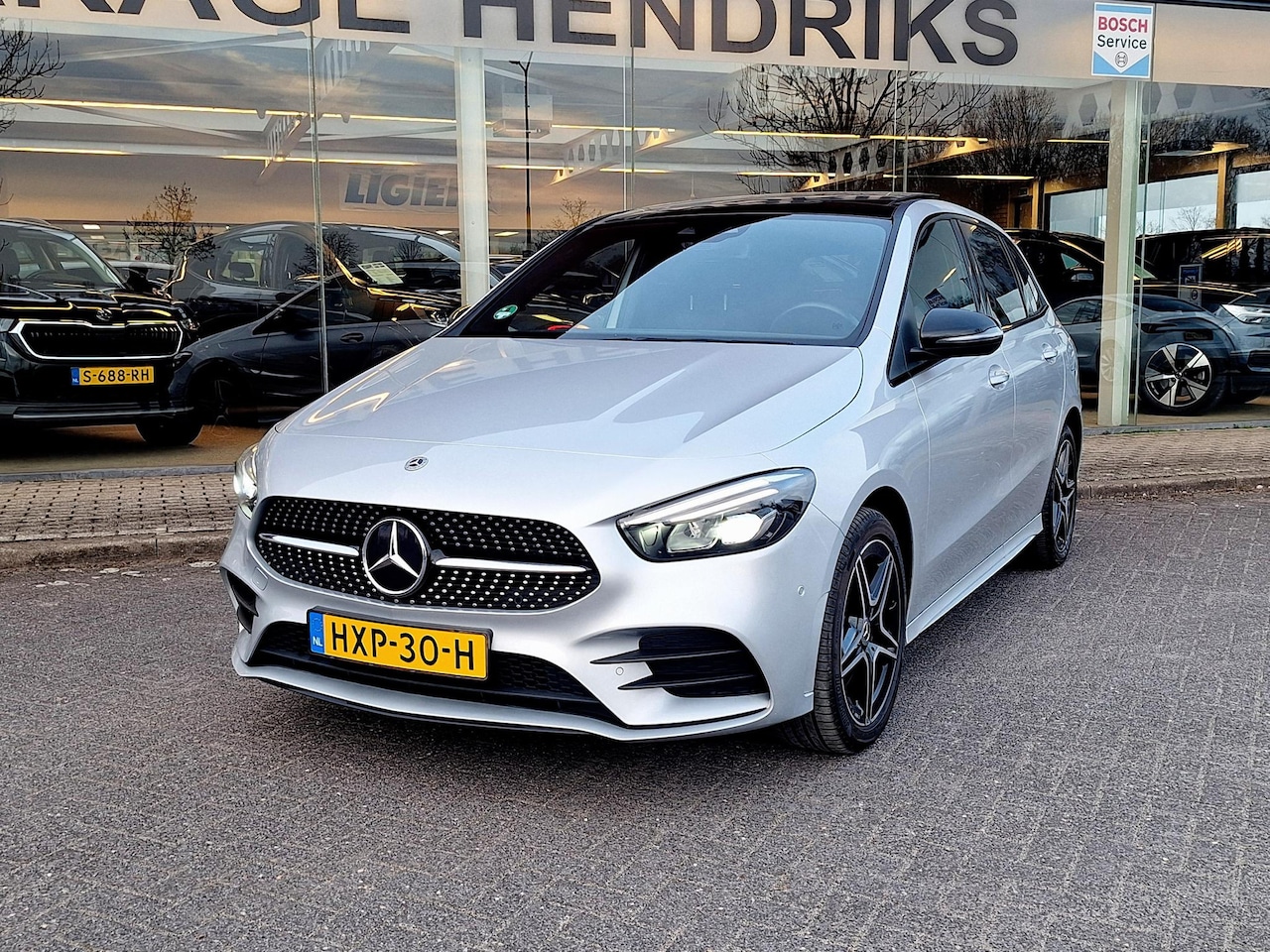 Mercedes-Benz B-klasse - 250 e Business Solution AMG Limited | Pano | AMG pack | Digt Dash | - AutoWereld.nl