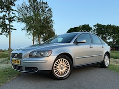 Volvo S40 - 2.4 Edition II Automaat / 2e Eigenaar / H-Leder / Clima / Trekhaak / 16" Velgen / PDC / Cr