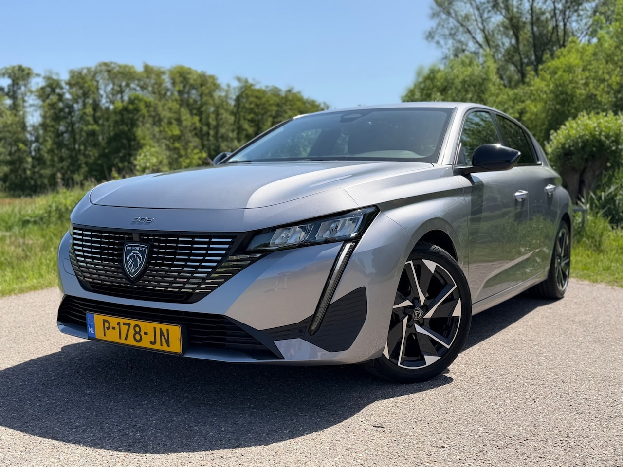 Peugeot 308 - 1.2 PureTech Allure Pack Business / Navigatie / Camera / Climate Control / Led verlichting - AutoWereld.nl
