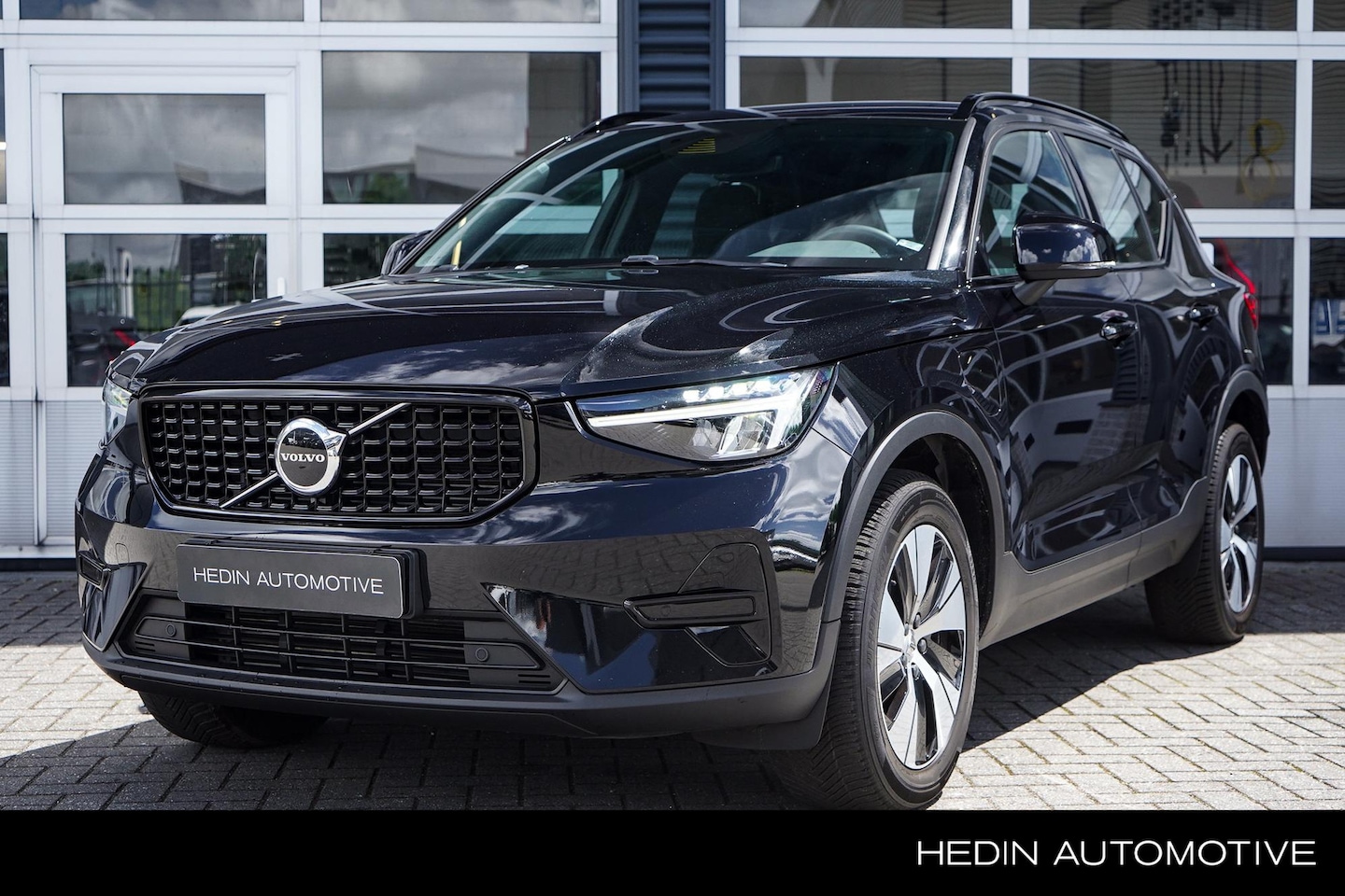 Volvo XC40 - T4 Plug-in hybrid Plus Dark 210pk | 1800kg Trekgewicht | Adaptive Cruise & Pilot Assist | - AutoWereld.nl