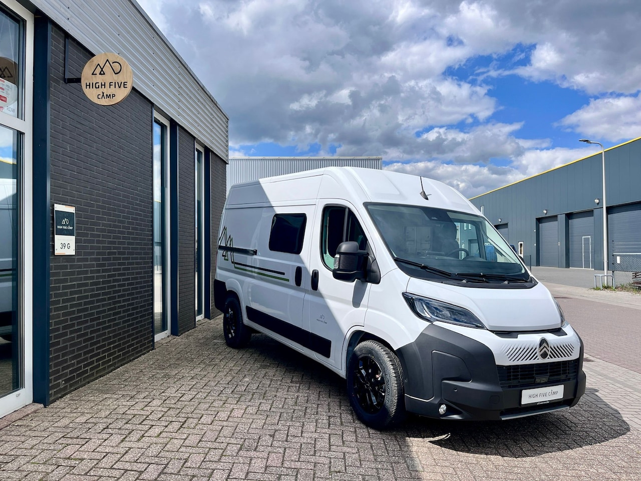 Citroën Jumper - Offgrid buscamper NIEUW | L2H2 Citroen Jumper | AUTOMAAT - AutoWereld.nl