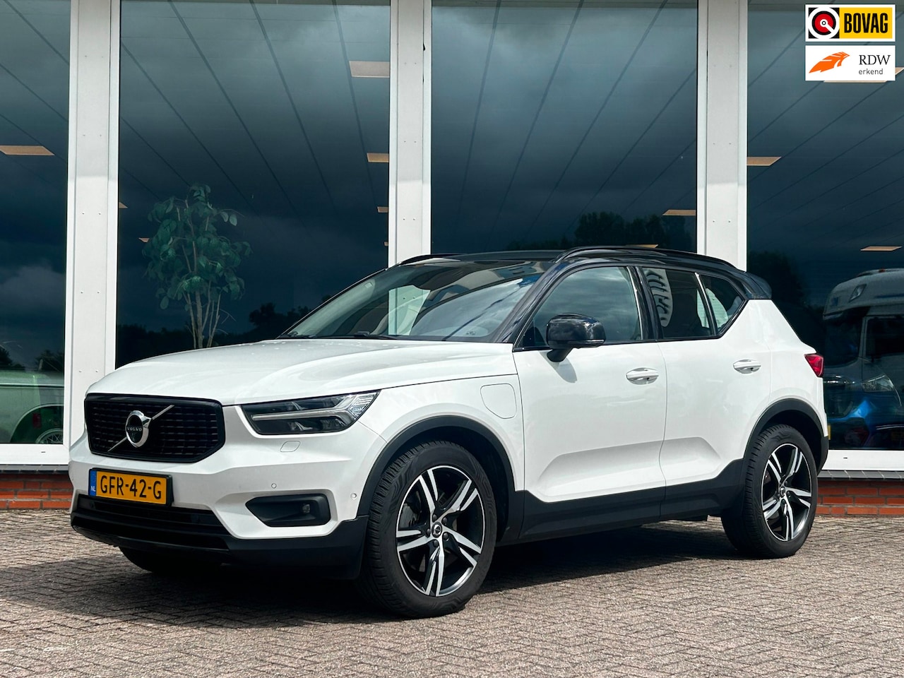 Volvo XC40 - 1.5 T5 Recharge R-Design 262PK - Leder - 19 inch - 360 Camera - Trekhaak - AutoWereld.nl