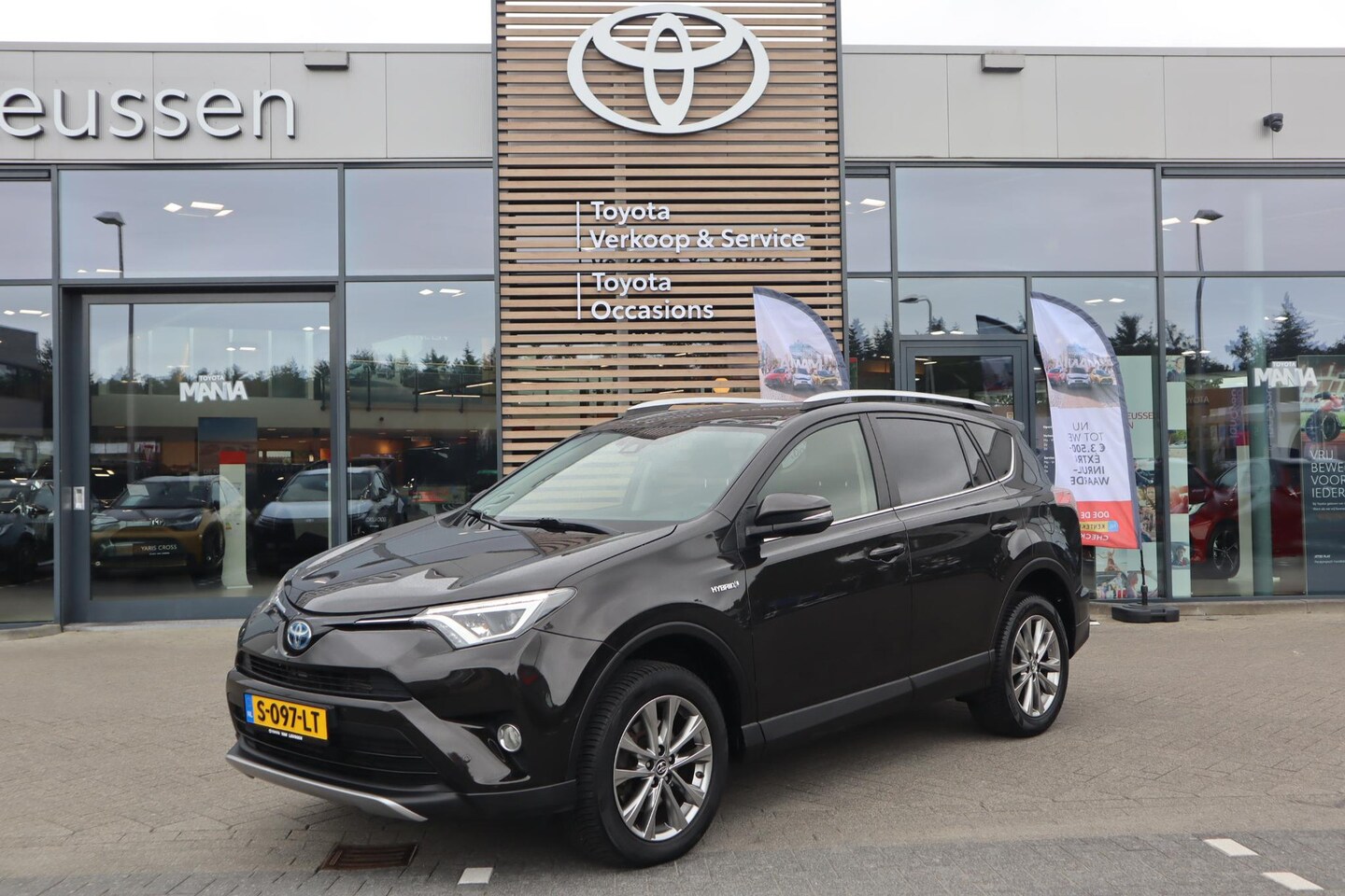 Toyota RAV4 - 2.5 HYBRID STYLE STOELVERW. AFN-TREKHAAK P-SENSOREN CLIMA KEYLESS AD-CRUISE EL-ACHTERKLEP - AutoWereld.nl