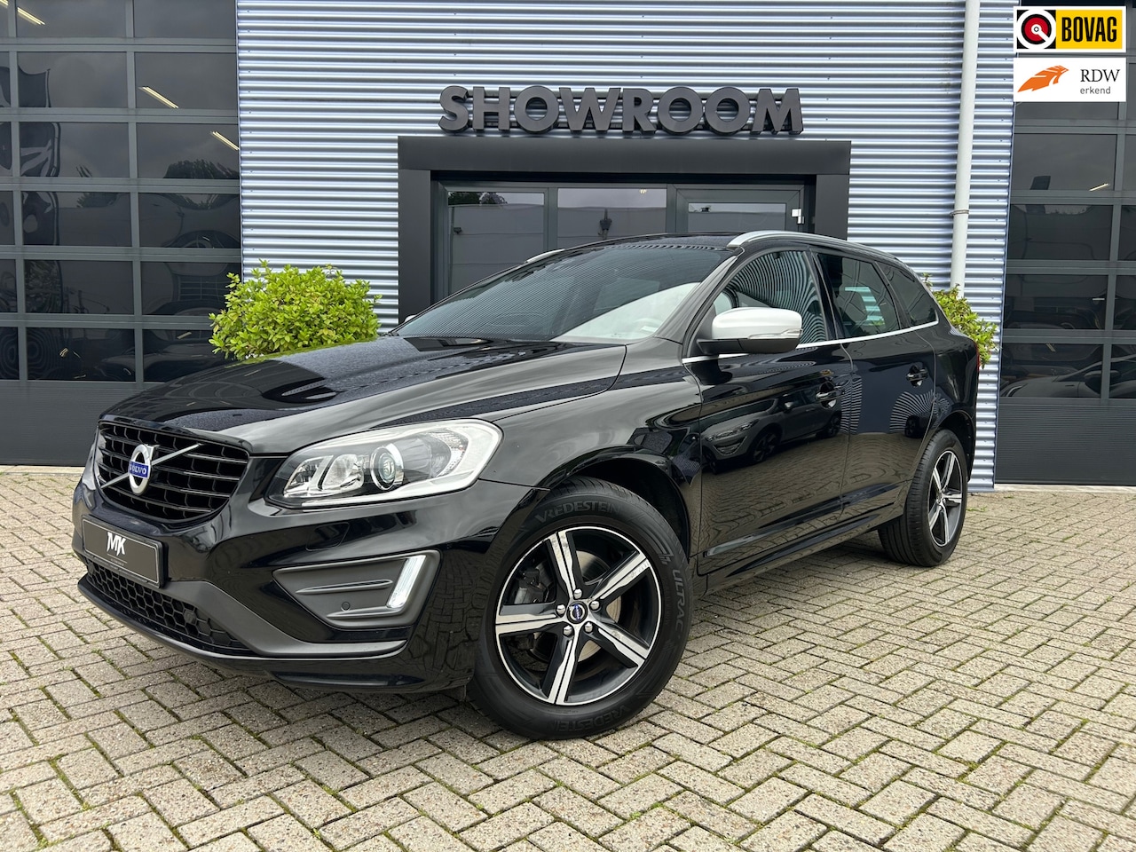 Volvo XC60 - 2.0 D4 FWD Nordic+ Automaat|Memory stoelen|Trekhaak|Pano|Camera|Stoelverwarming - AutoWereld.nl