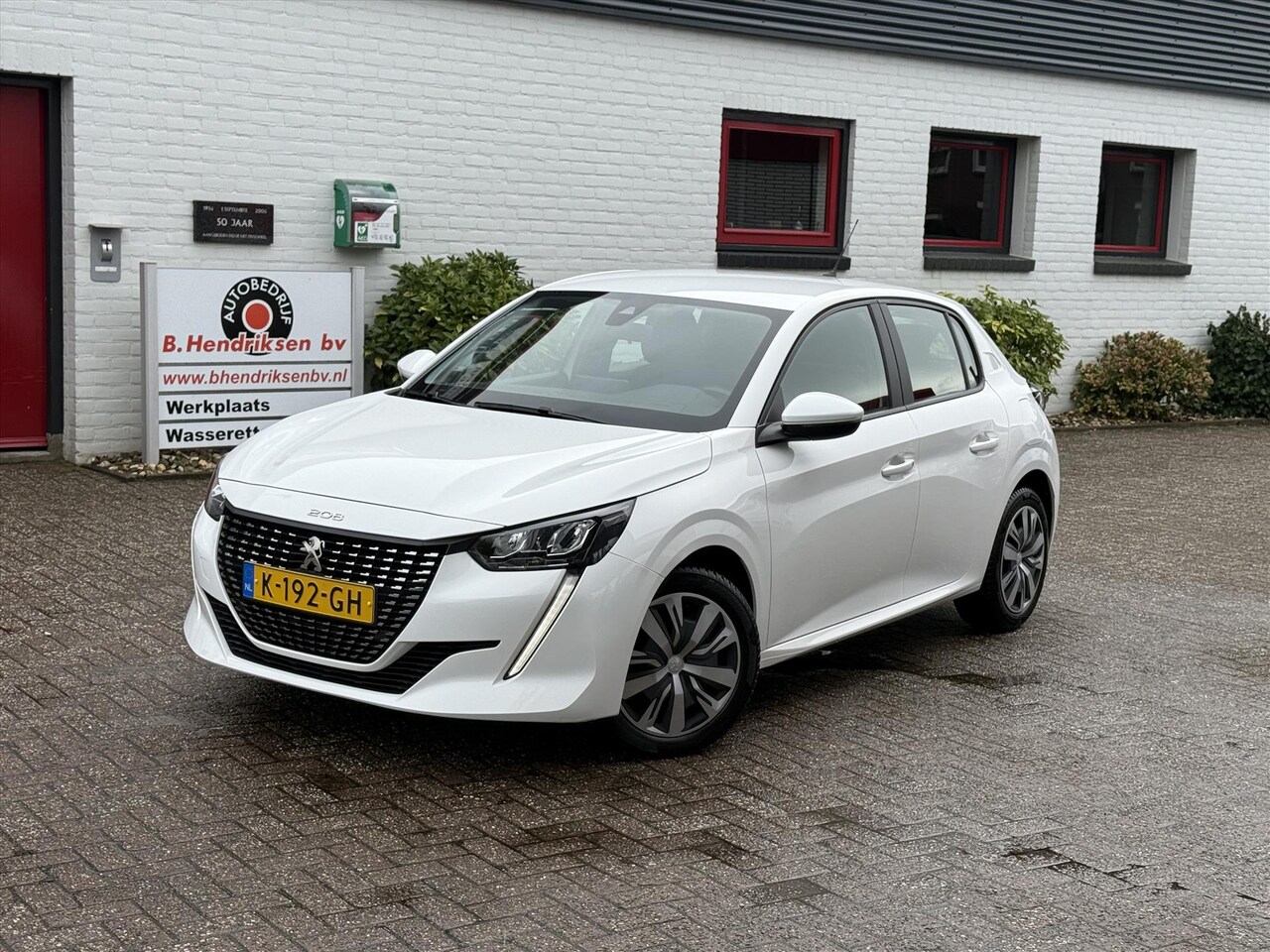 Peugeot 208 - 1.2 PureTech 100pk Active/ All season banden/ Apple Carplay/ Airco/ Cruise control/ Led ko - AutoWereld.nl