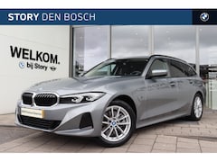 BMW 3-serie Touring - 320e Automaat / Trekhaak / Sportstoelen / Achteruitrijcamera / Comfort Access / Live Cockp