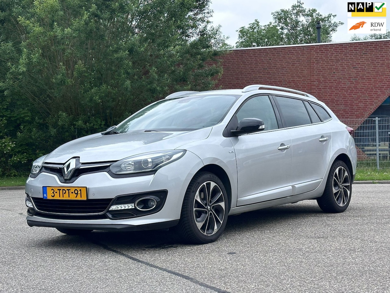 Renault Mégane Estate - 1.2 TCe Bose Achteruit camera*Navigatie*Cruise*NAP*Clima*Parkeersensoren*2e eigenaar* - AutoWereld.nl