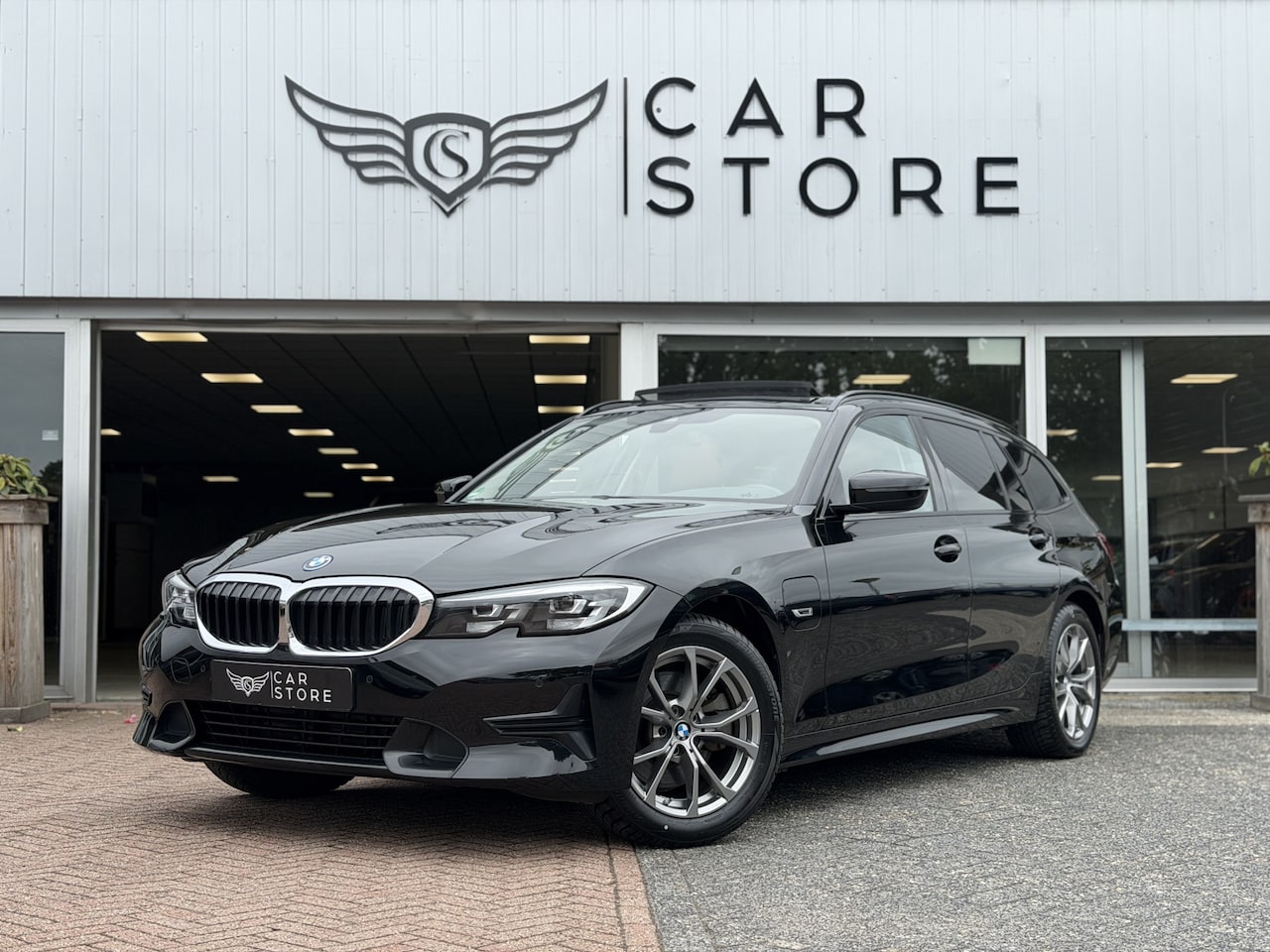 BMW 3-serie Touring - 320e Business Edition Plus |PANO|LEDER|LED|ST VWM|SFEERVERL.|M STUUR - AutoWereld.nl