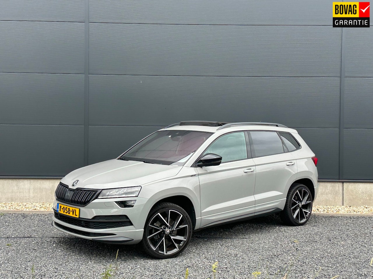 Skoda Karoq - 1.5 TSI ACT Sportline Business Pano | Leder | Clima | Trekhaak - AutoWereld.nl
