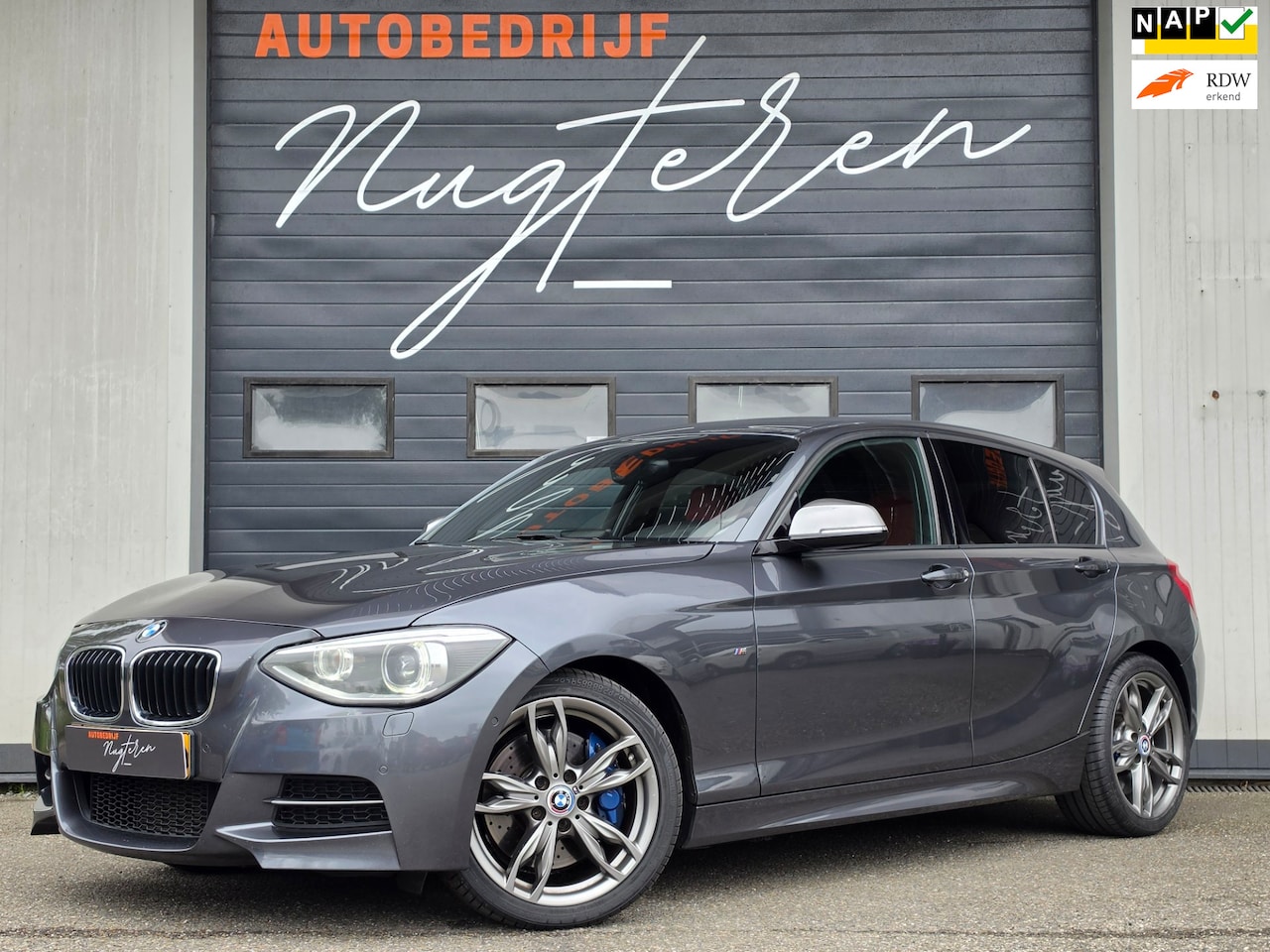 BMW 1-serie - M135i xDrive High Executive|NL auto|4 nieuwe banden|Open dak| - AutoWereld.nl