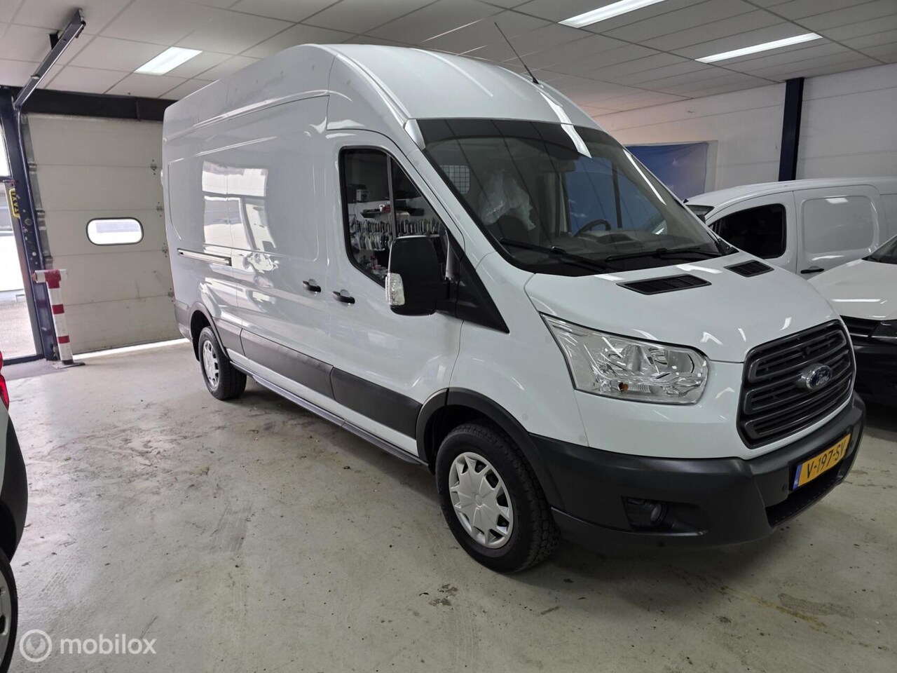 Ford Transit - 350 2.0 TDCI L3H2 RWD airco cruise - AutoWereld.nl