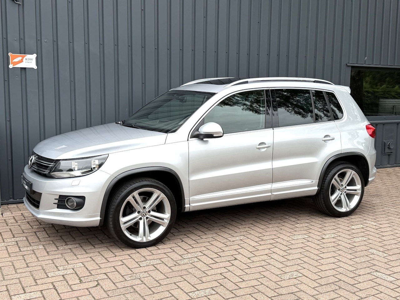 Volkswagen Tiguan - 1.4 TSI Sport&Style 4motion R-line Edition DEALER OND.!/ - AutoWereld.nl