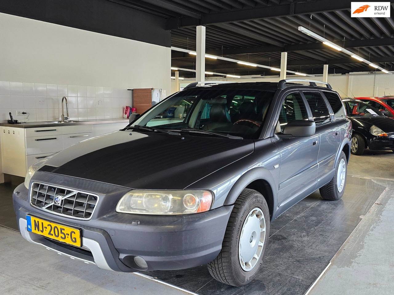 Volvo XC70 - 2.5 T Kinetic/AUTOMAAT/PANODAK/LEDER/CRUISE/ - AutoWereld.nl