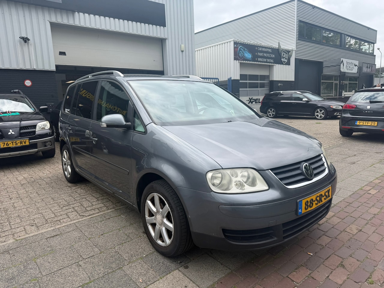 Volkswagen Touran - 2.0-16V FSI Trendline AUTOMAAT - AutoWereld.nl