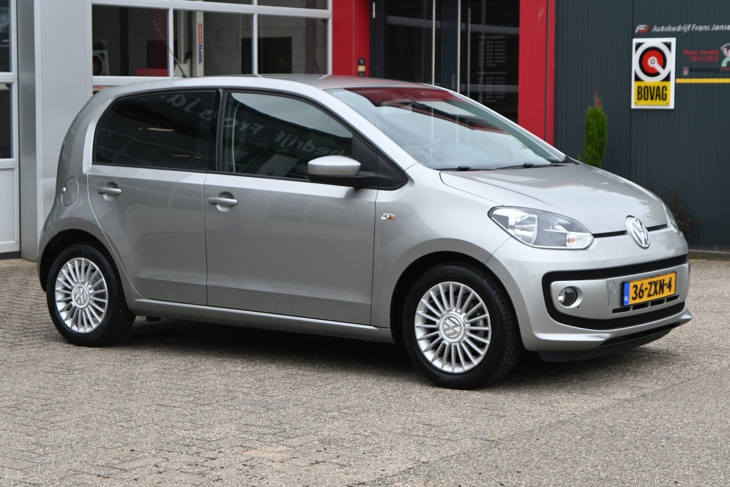 Volkswagen Up! - 1.0 high up! BlueMotion 75pk! | Cruise Control | LM-Velgen | Privacy Glass - AutoWereld.nl