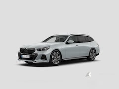 BMW 5-serie Touring - 530e xDrive M Sport Pro | Driving Ass. + | Trekhaak | Harman/Kardon | Stuurverwarming |