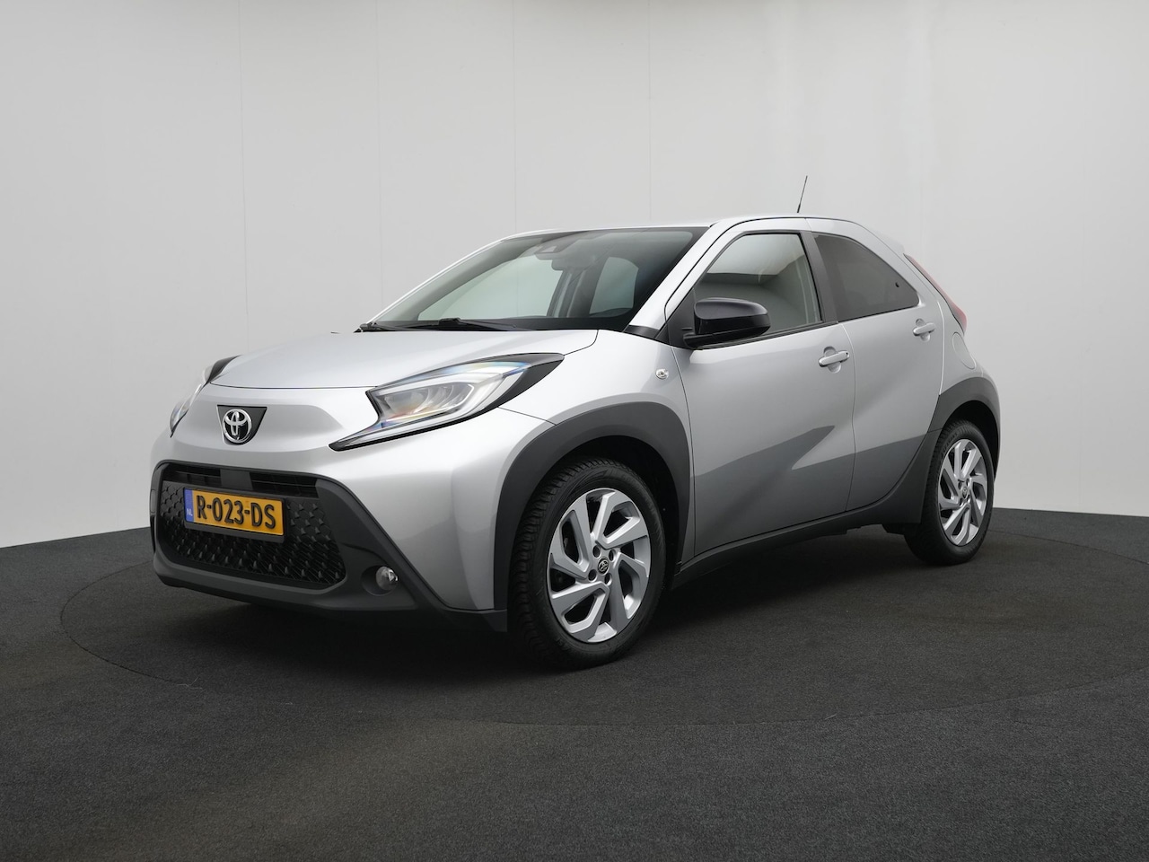 Toyota Aygo X - 1.0 VVT-i MT first | NL Auto | Dealer Onderhouden | Onderweg-naar-dealer - AutoWereld.nl
