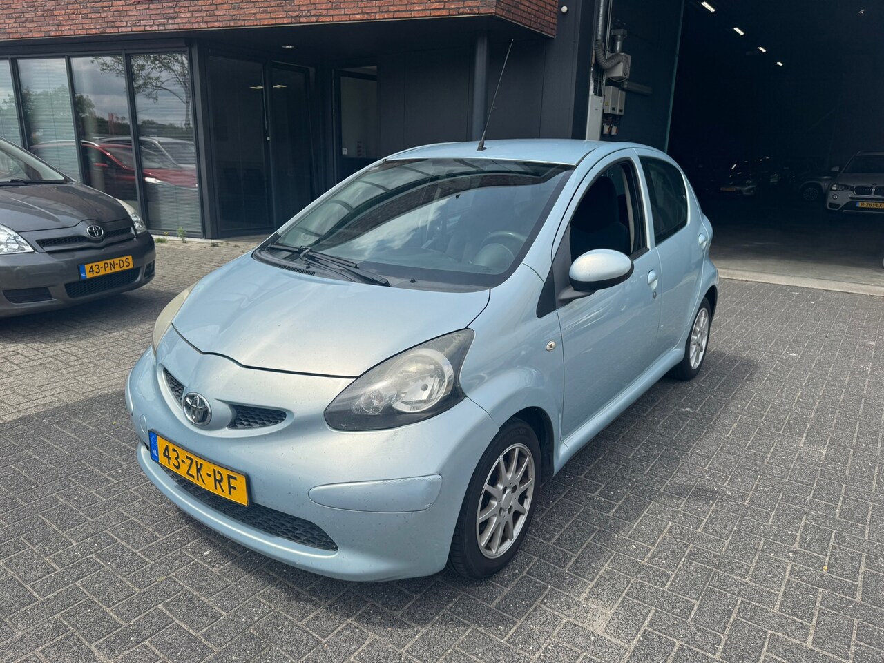Toyota Aygo - 1.0-12V + 5DRS AUTOMAAT AIRCO ORIG NL NAP APK 2027 - AutoWereld.nl