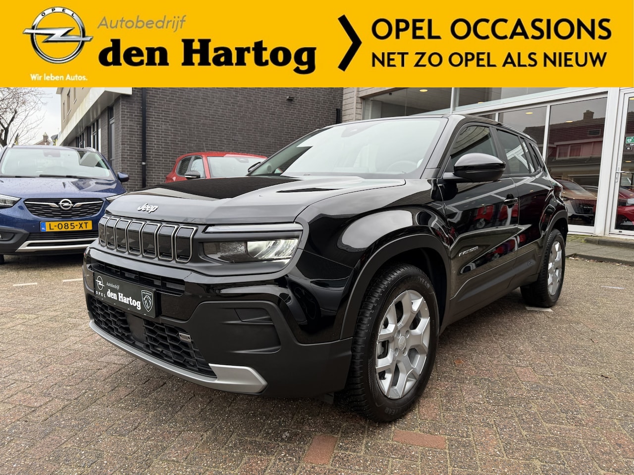 Jeep Avenger - 1.2 Longitude Navigatie/Tel/Parkeerhulp/JBL/Electr achterklep. - AutoWereld.nl