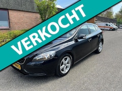 Volvo V40 - 1.6 D2 Momentum Automaat Airco Boekjes N.A.P