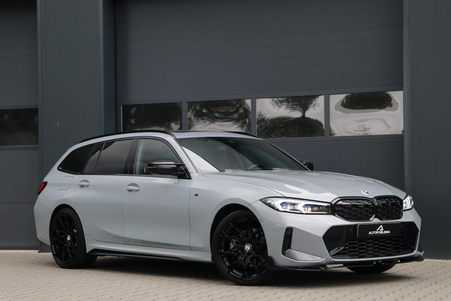 BMW 3-serie Touring - 330e xDrive M-performance Aero Pakket Panodak Headup Trekhaak Stoel/Stuur verwarming Carpl - AutoWereld.nl
