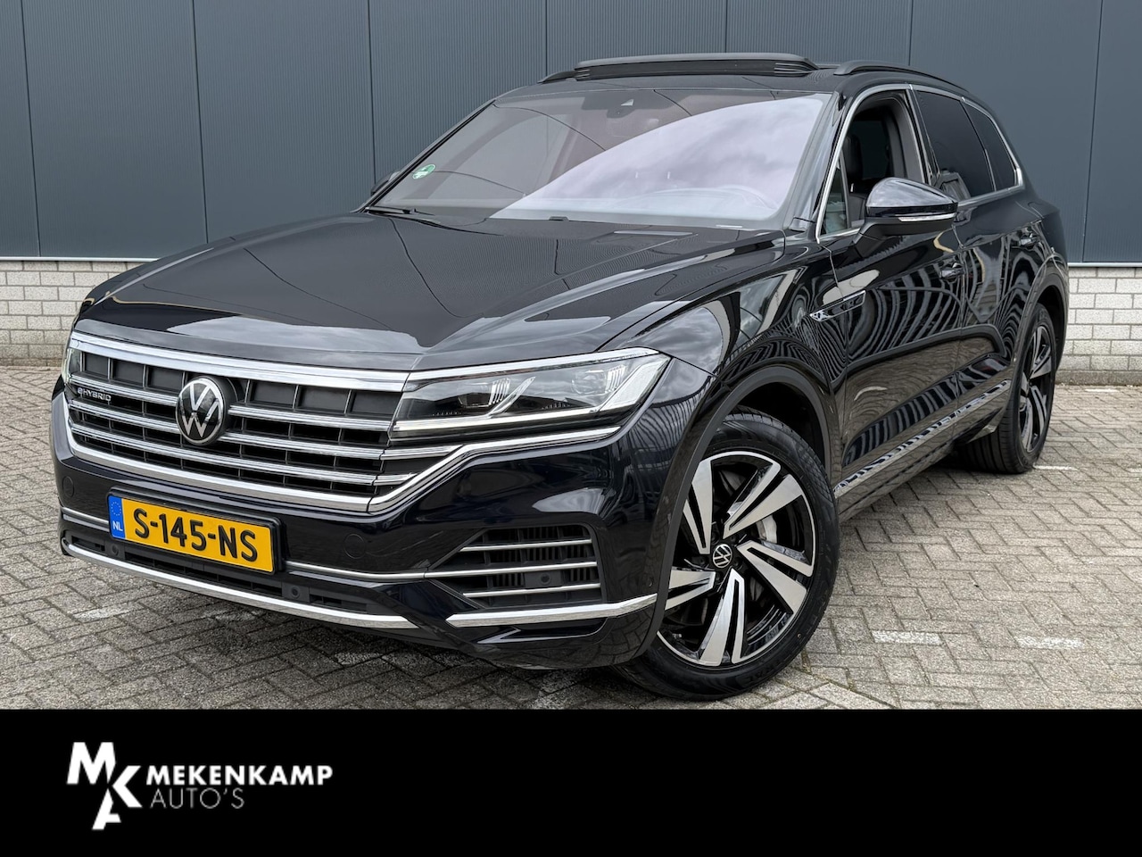 Volkswagen Touareg - 3.0 TSi eHybrid 4MOTION 20"/Panoramadak/Trekhaak/Luchtvering/Leder/Stuur + voorruit + stoe - AutoWereld.nl