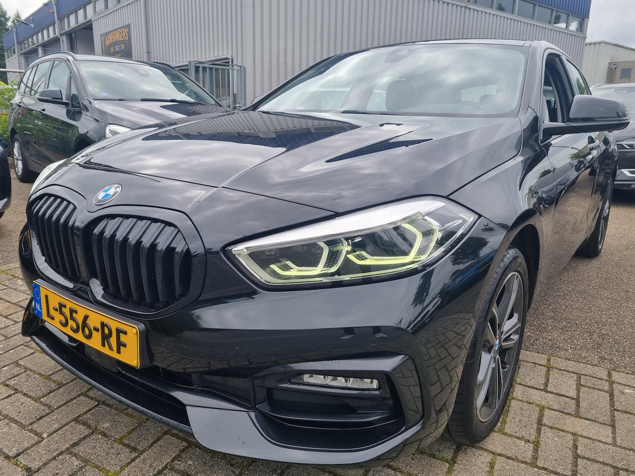 BMW 1-serie - 118i Business Edition Plus Sportleder Navi - AutoWereld.nl