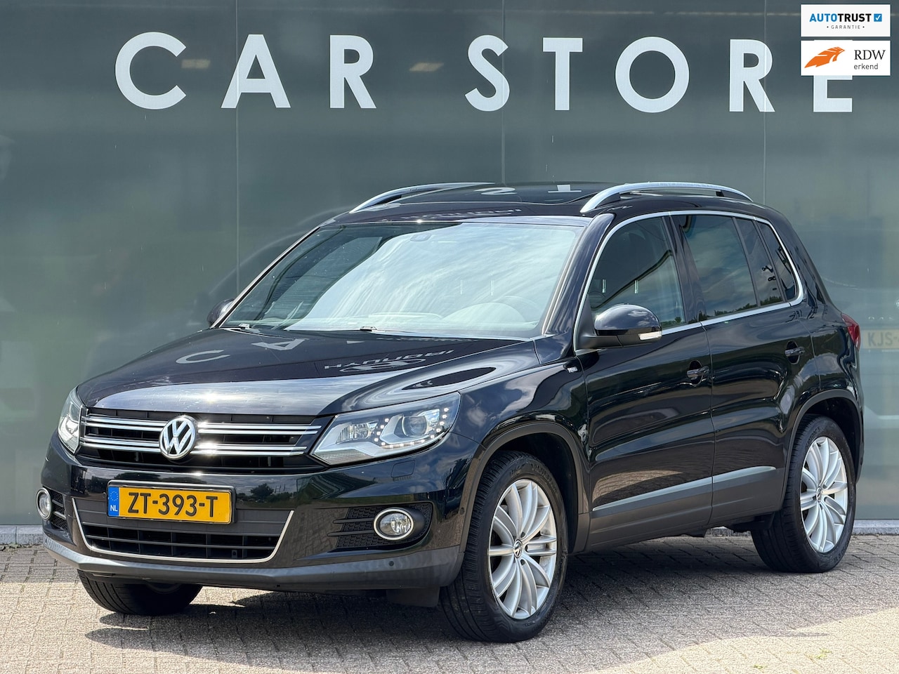 Volkswagen Tiguan - 1.4 TSI R-Line Edition PANO / NAVI / CAMERA /TREKHAAK - AutoWereld.nl