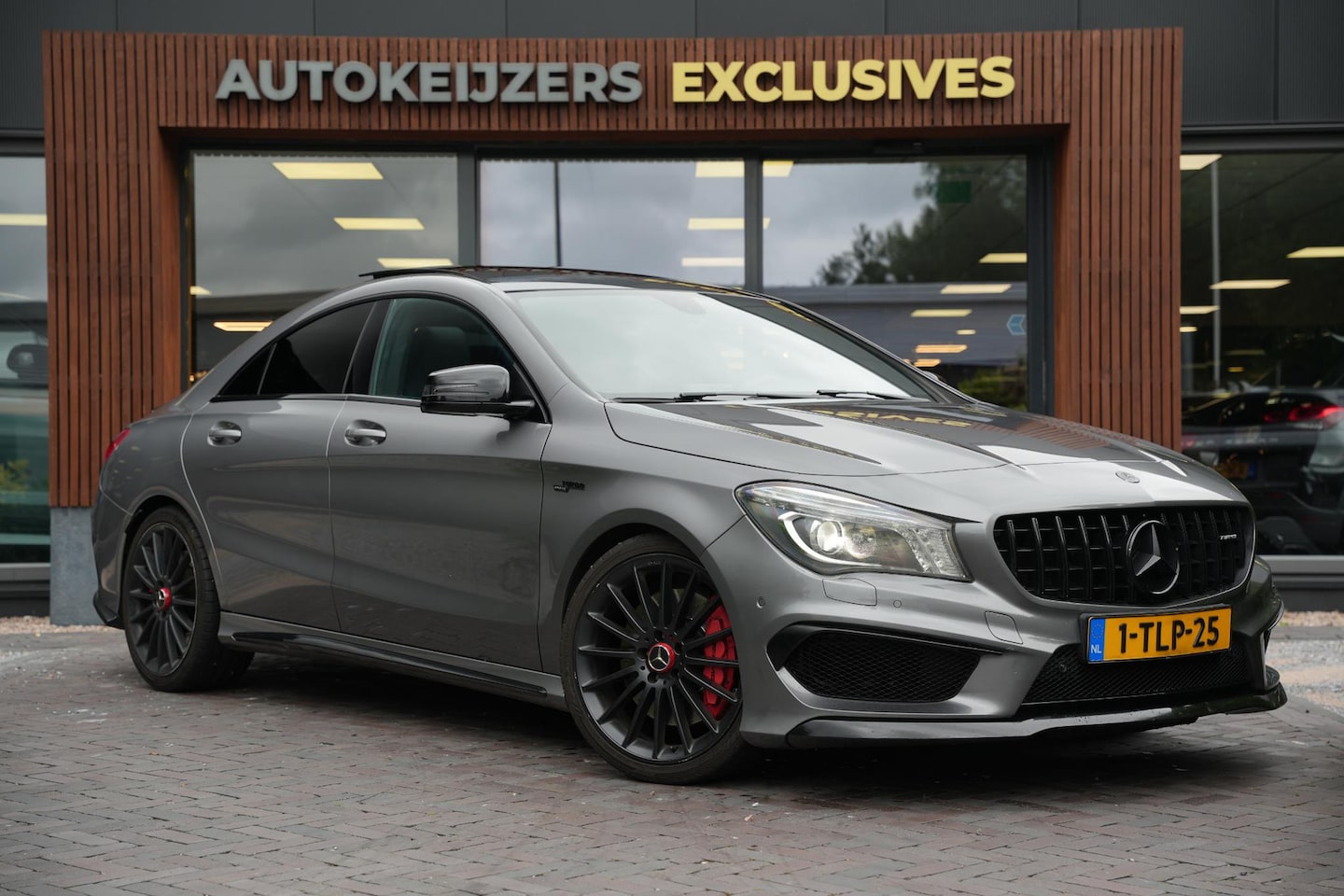 Mercedes-Benz CLA-Klasse - AMG 45 4MATIC Panoramadak Leer Memory Stoelverw. Camera - AutoWereld.nl