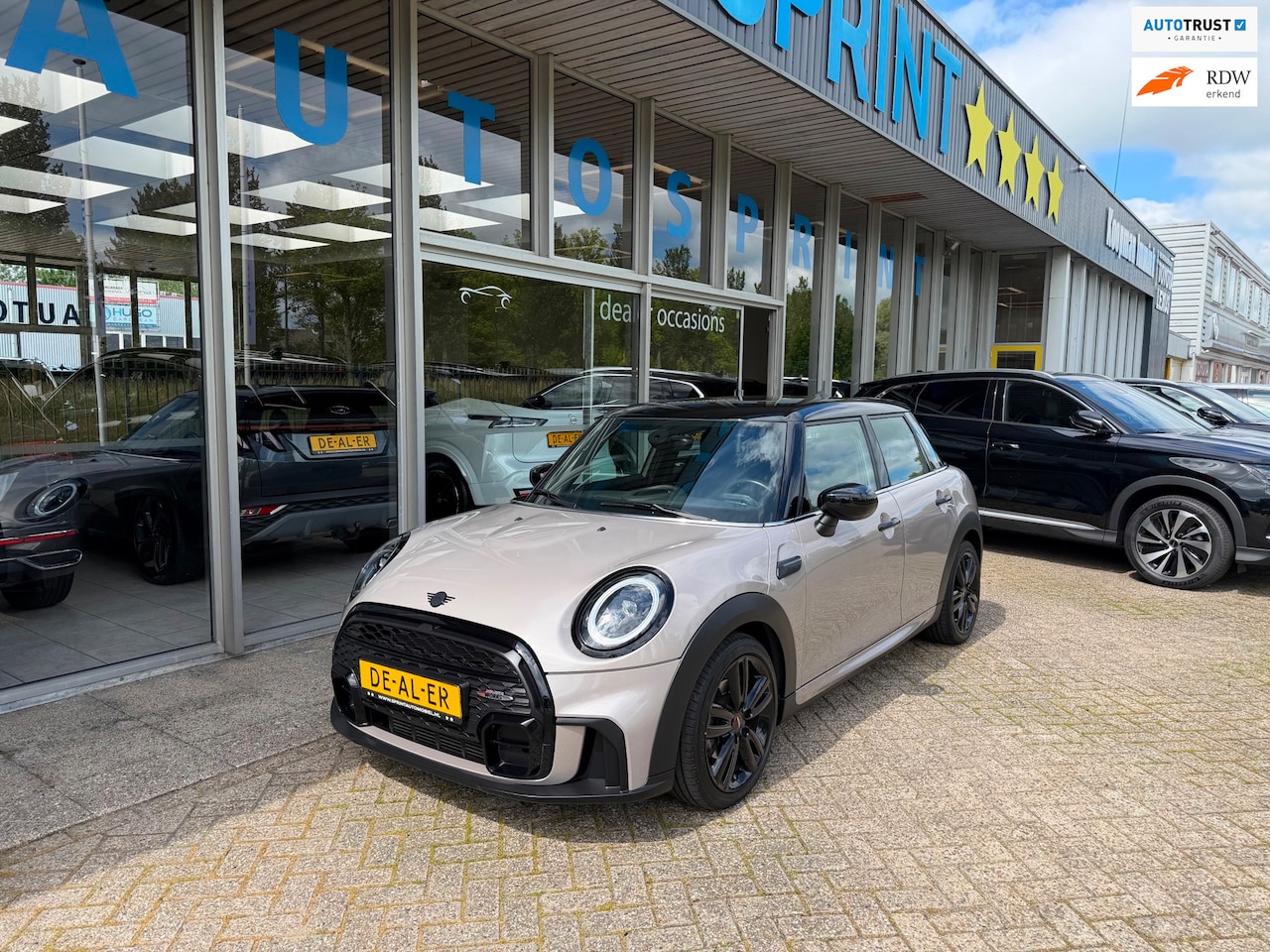 MINI 5-Deurs - 1.5 Cooper John Cooper Works - AutoWereld.nl